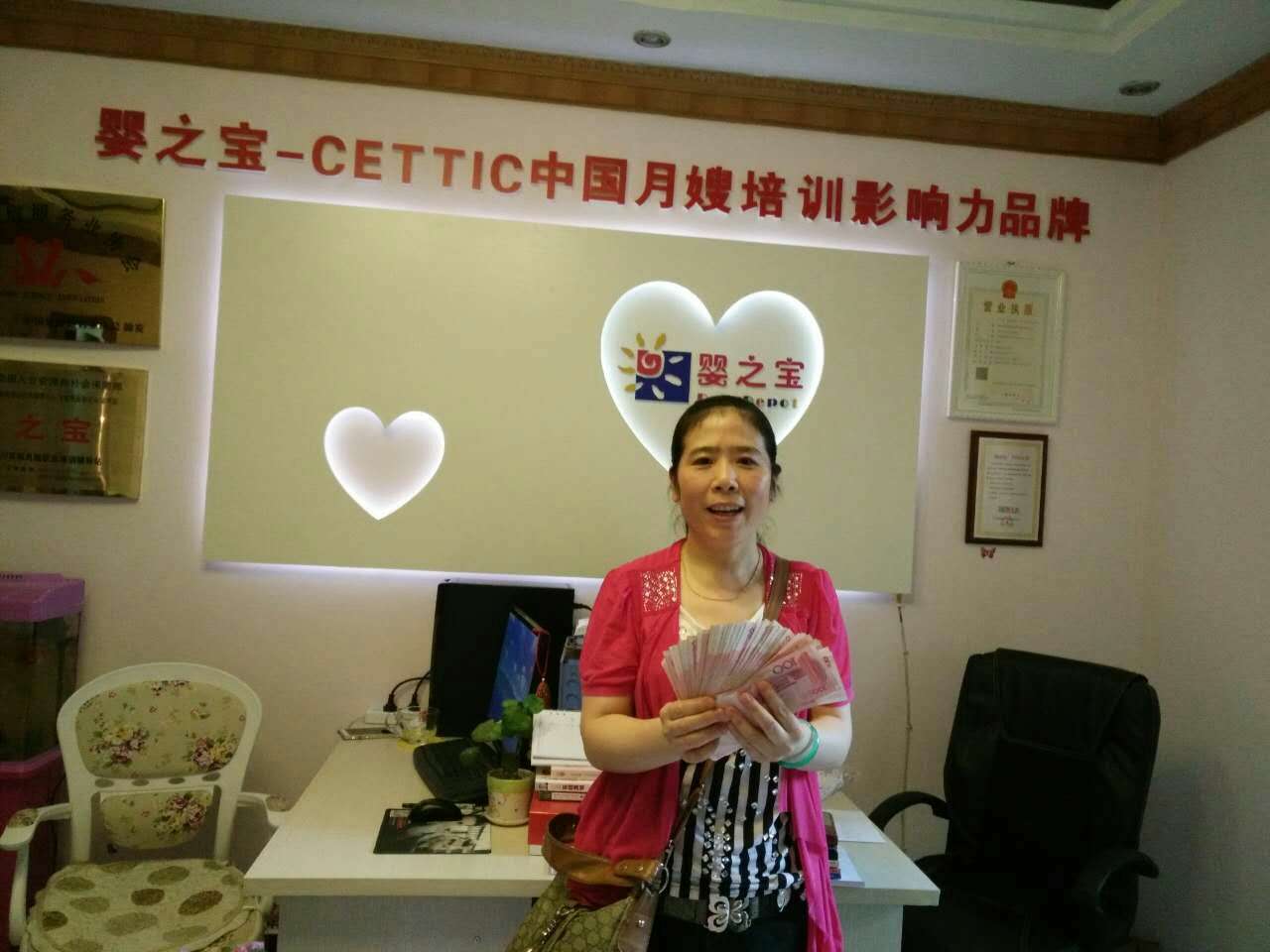 为什么选择咪嘛月嫂官网？