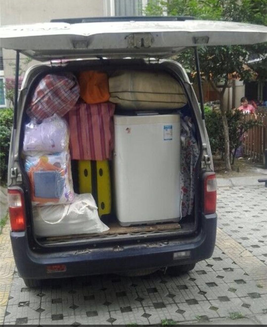 2. 评估搬家物品的数量和距离