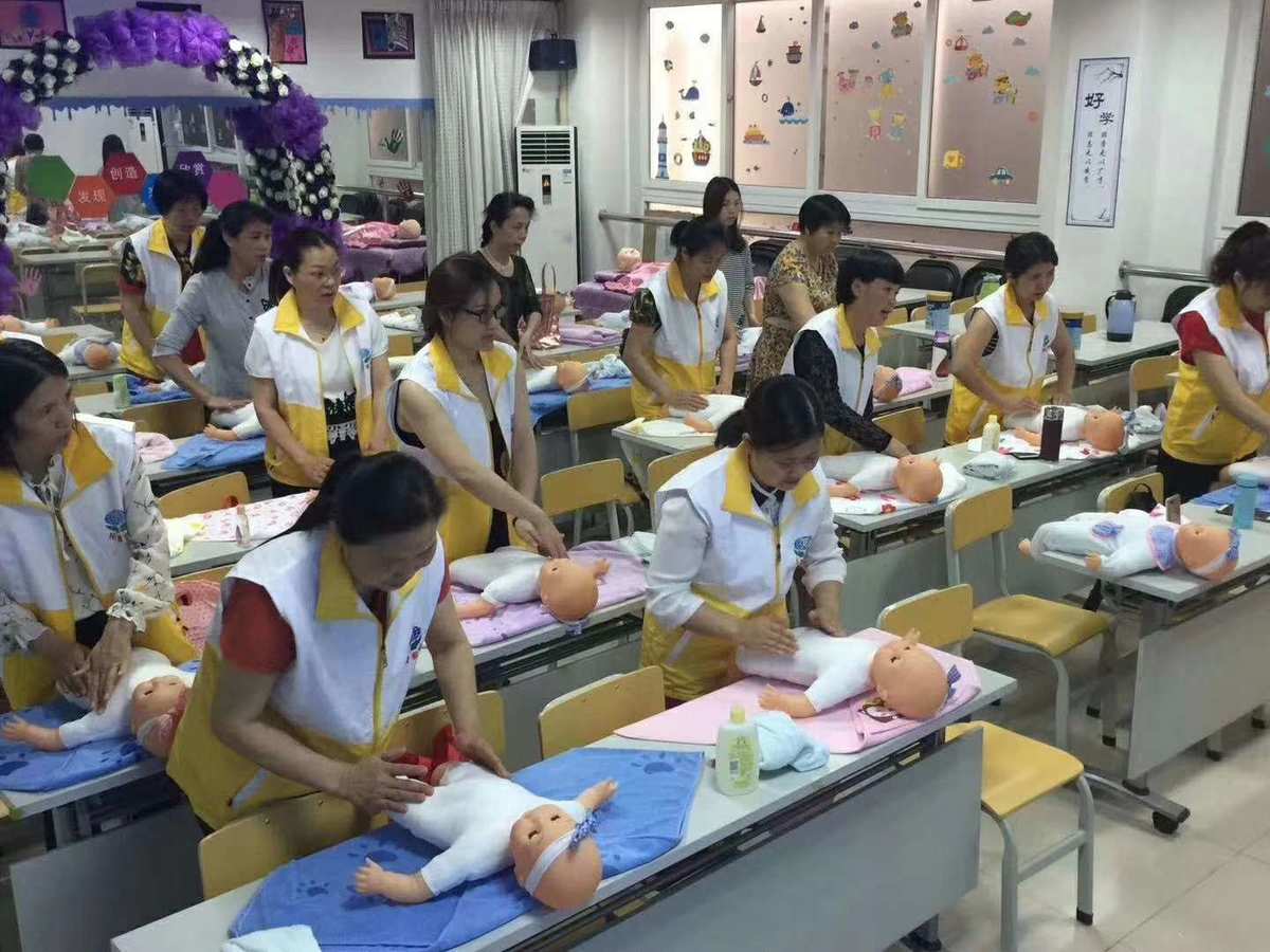 3. 关注培训班的教学内容和课程安排