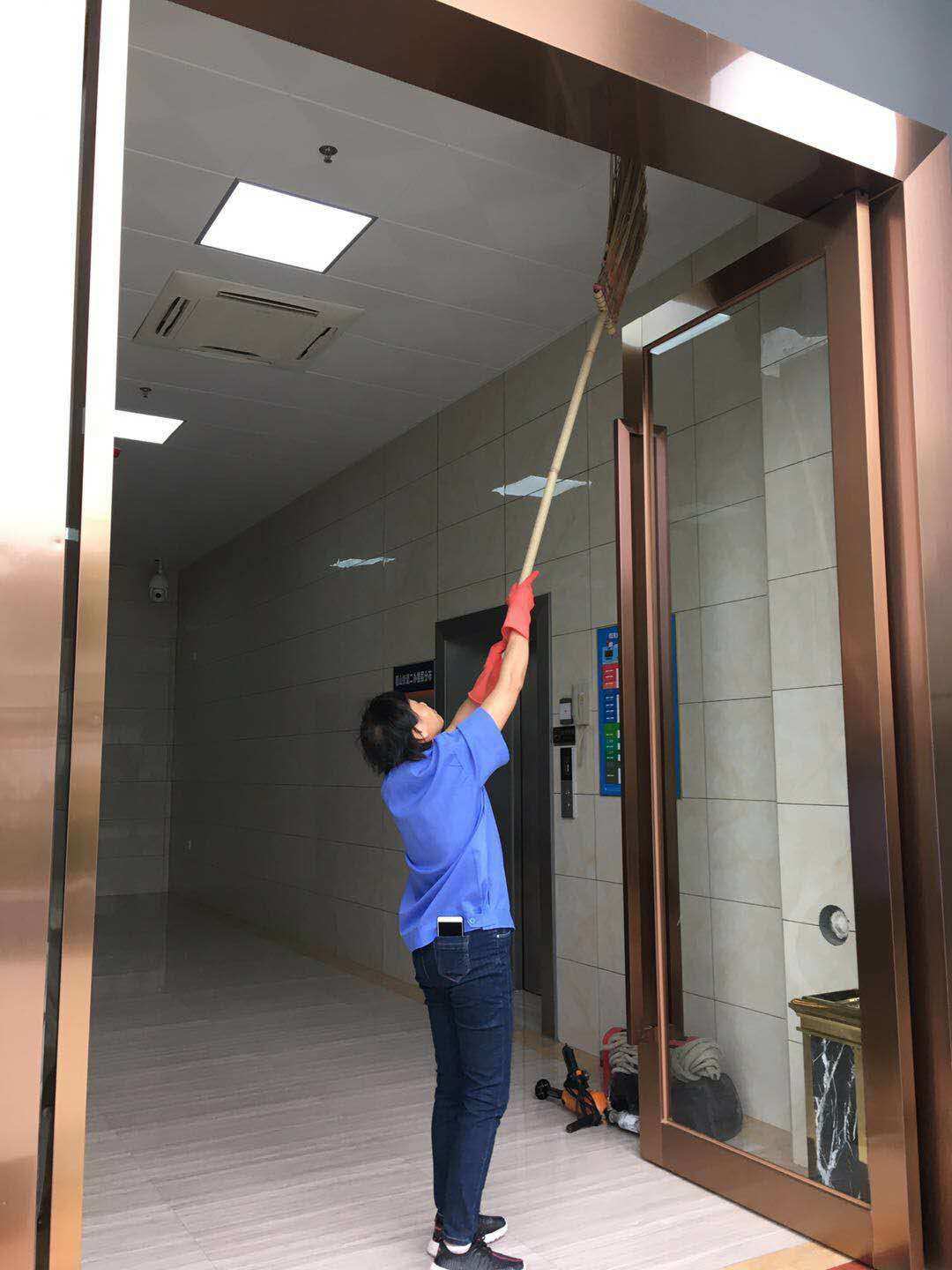 如何选择一家靠谱的厂家的物业公司保洁？