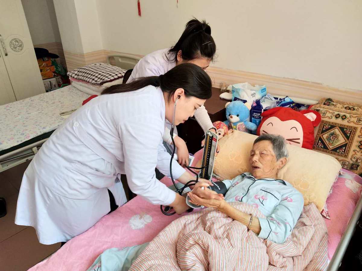老人护工价格