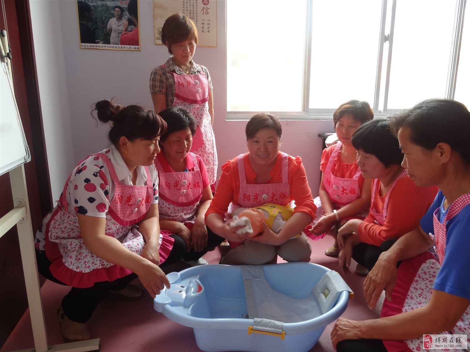 选择青岛月嫂服务——为宝宝和新妈妈的健康保驾护航