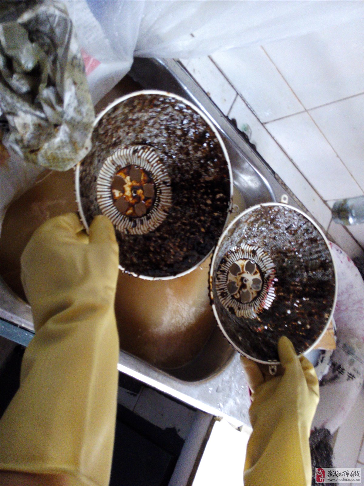3. 使用清洁剂清洗