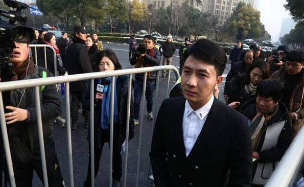 与案发现场的物证相关