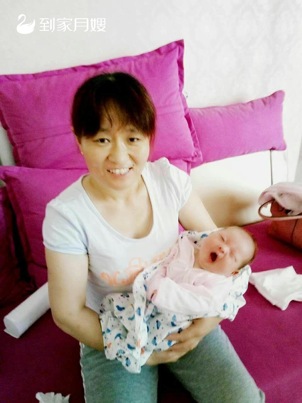 为什么选择24小时月嫂服务