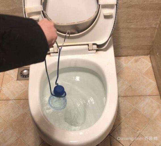 方法三：使用马桶吸盘