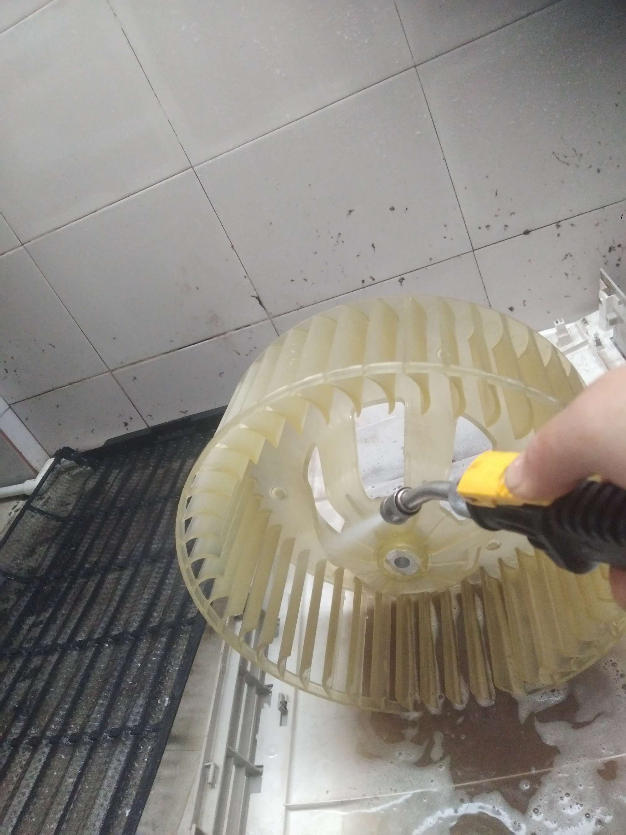 清洗空调内部