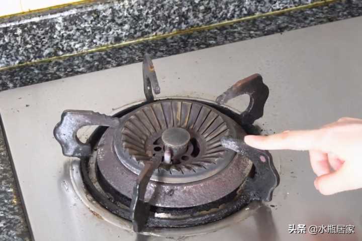 如何解决燃气灶打火哒哒哒响打不着的问题