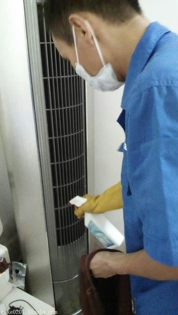 步骤二：找到过滤网位置