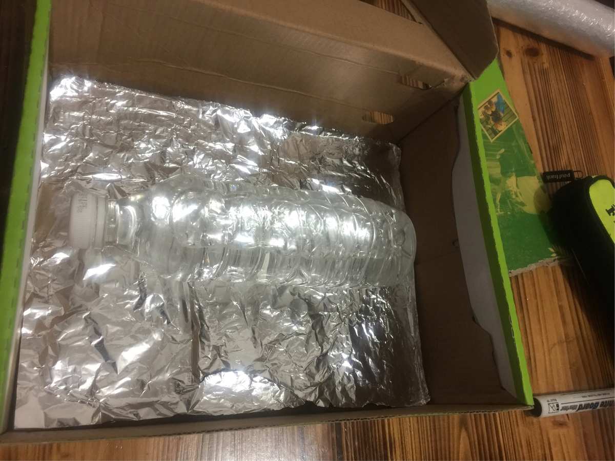步骤1：准备一个塑料瓶