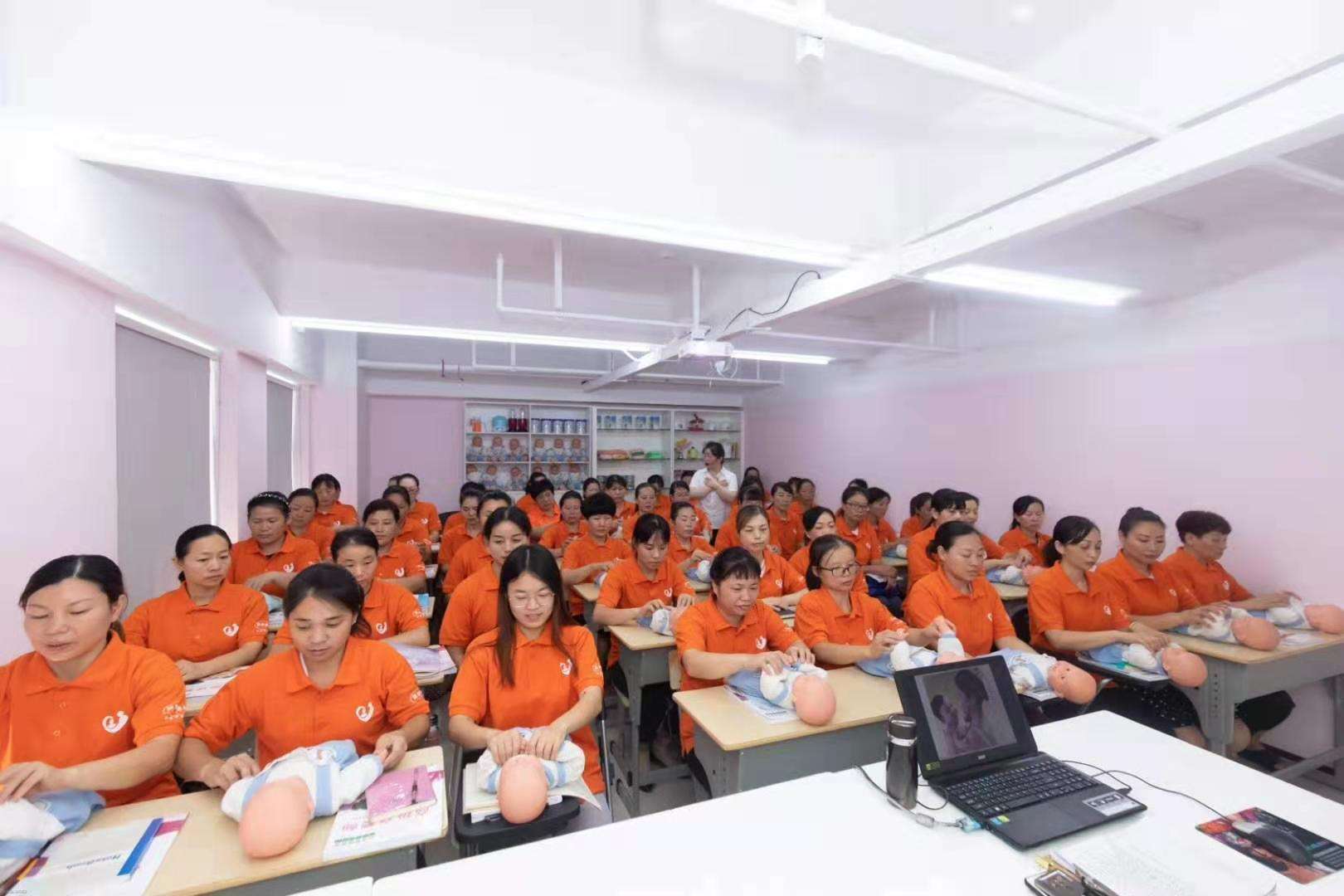 1. XXX月嫂培训学院