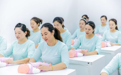 月嫂培训班在哪里首页(月嫂培训班费用)