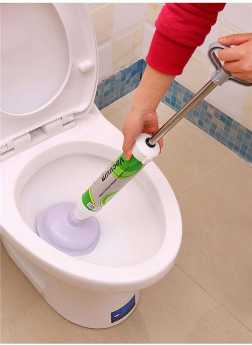 1. 使用马桶疏通器