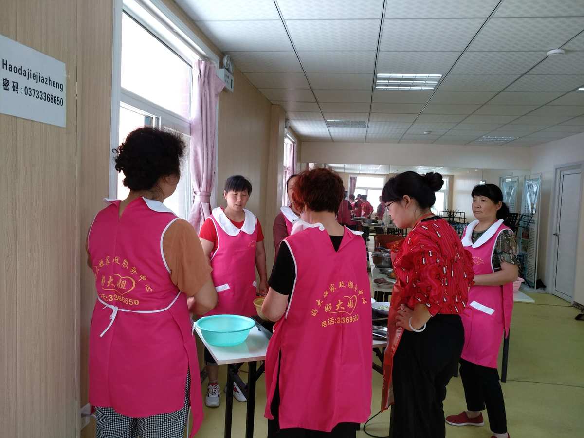 为什么选择专业的居家护理护工服务？