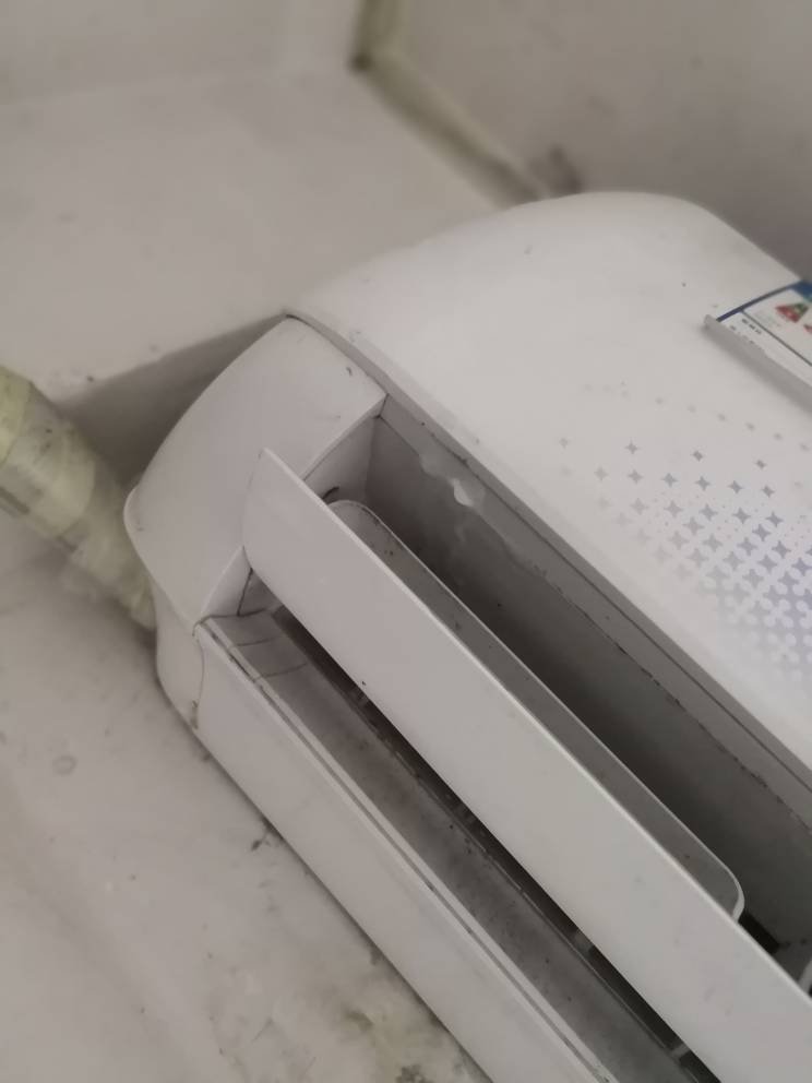 原因二：空调排水管堵塞
