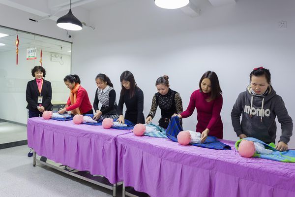 济南育儿嫂服务费用