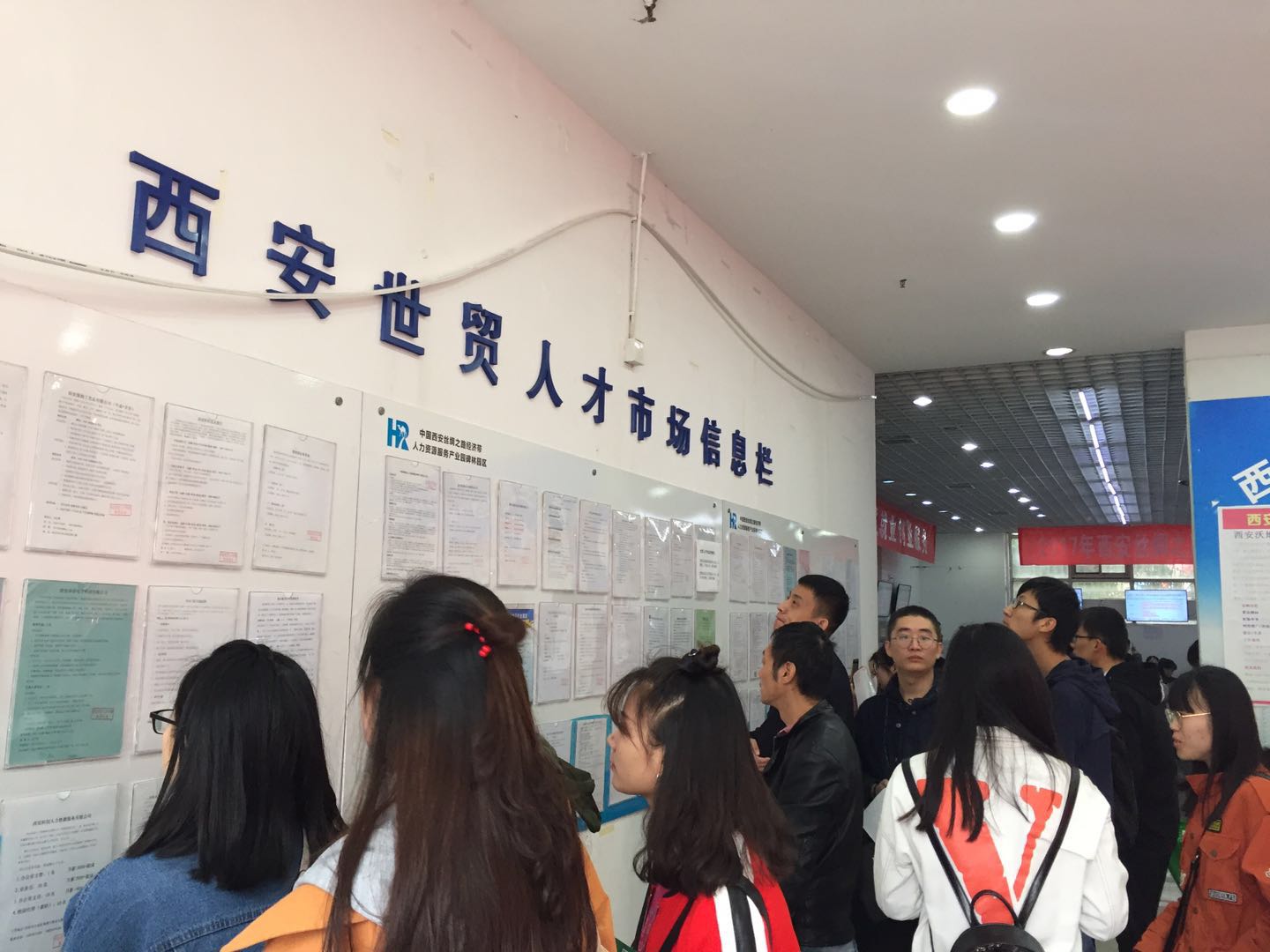 如何获取人才市场最新招聘信息