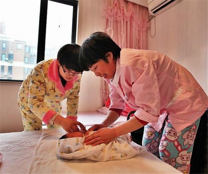 为什么选择正规的驻马店月嫂服务机构