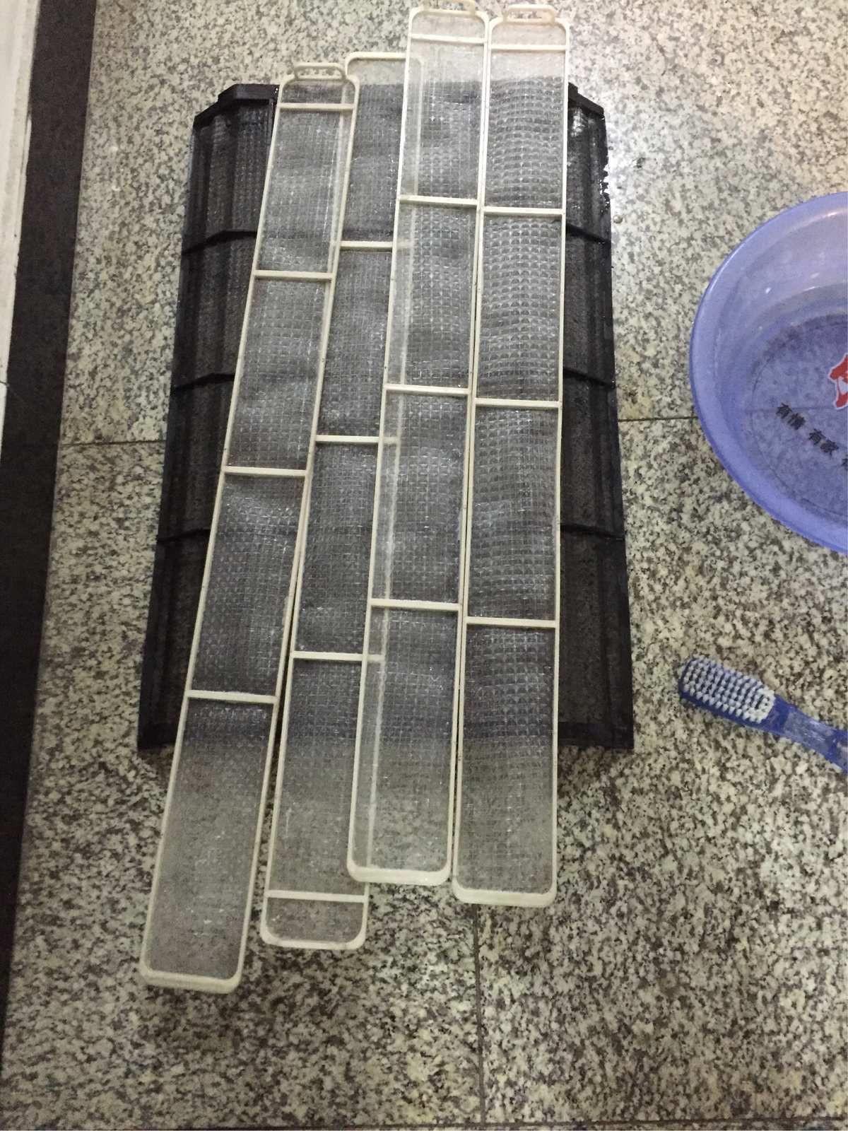 如何正确清洗空调滤网