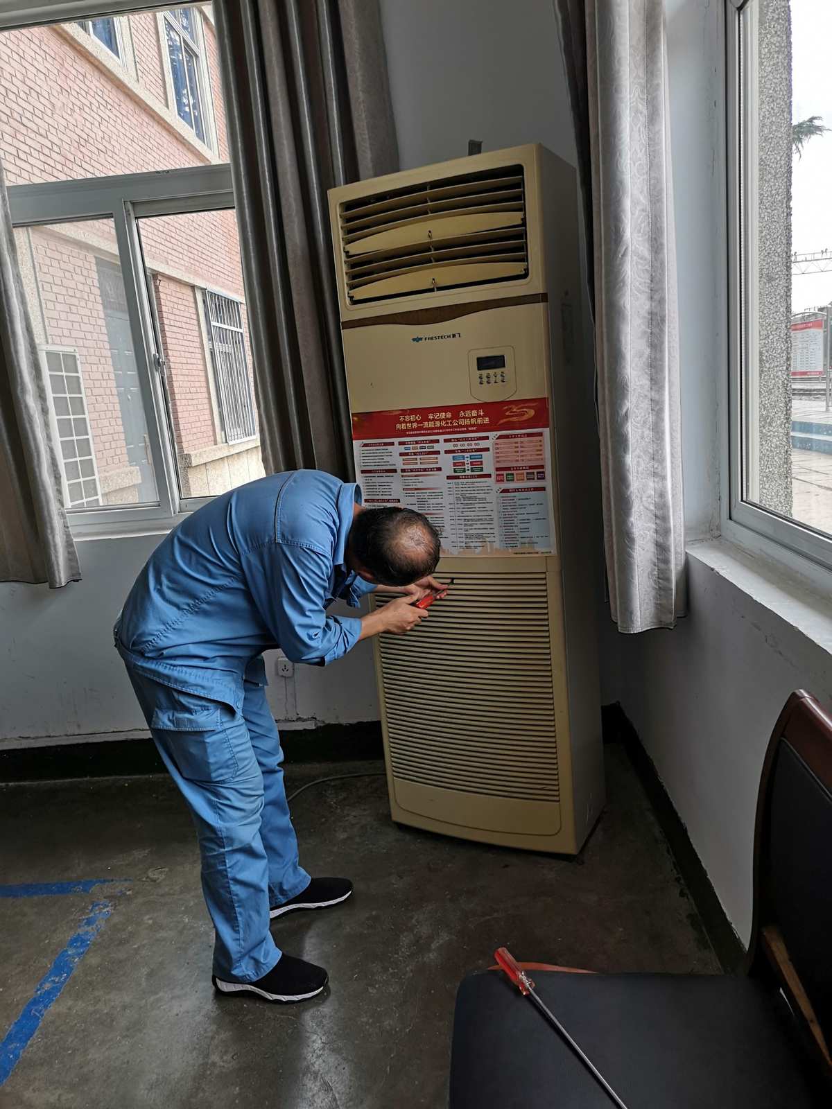 如何进行立式空调清洗