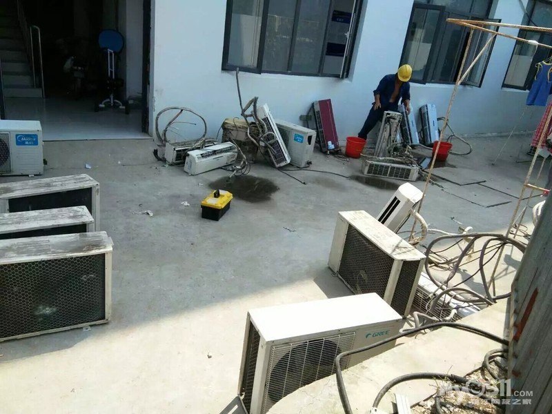 维修空调图片实拍
