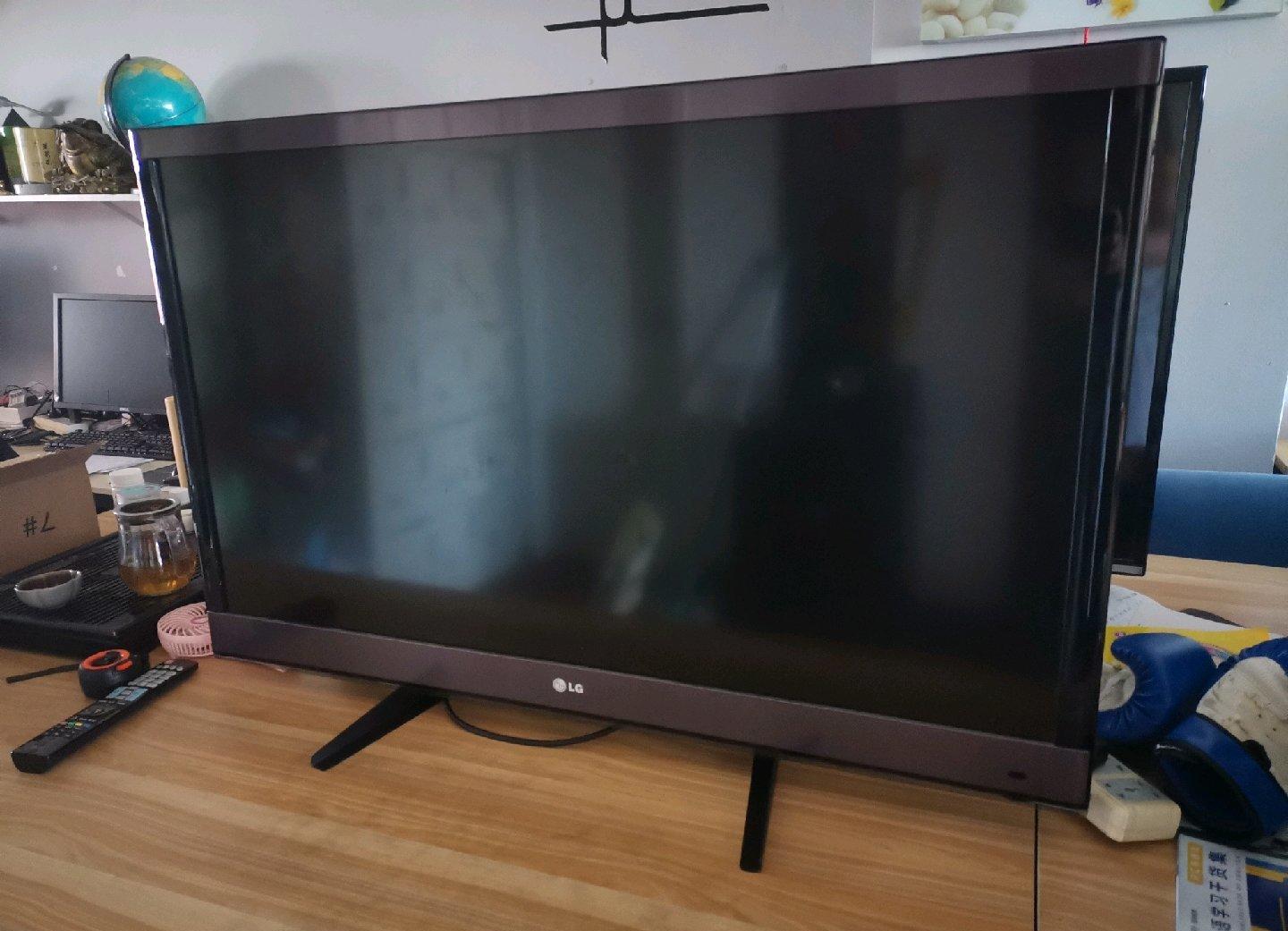 液晶电视32寸的价格与功能相关
