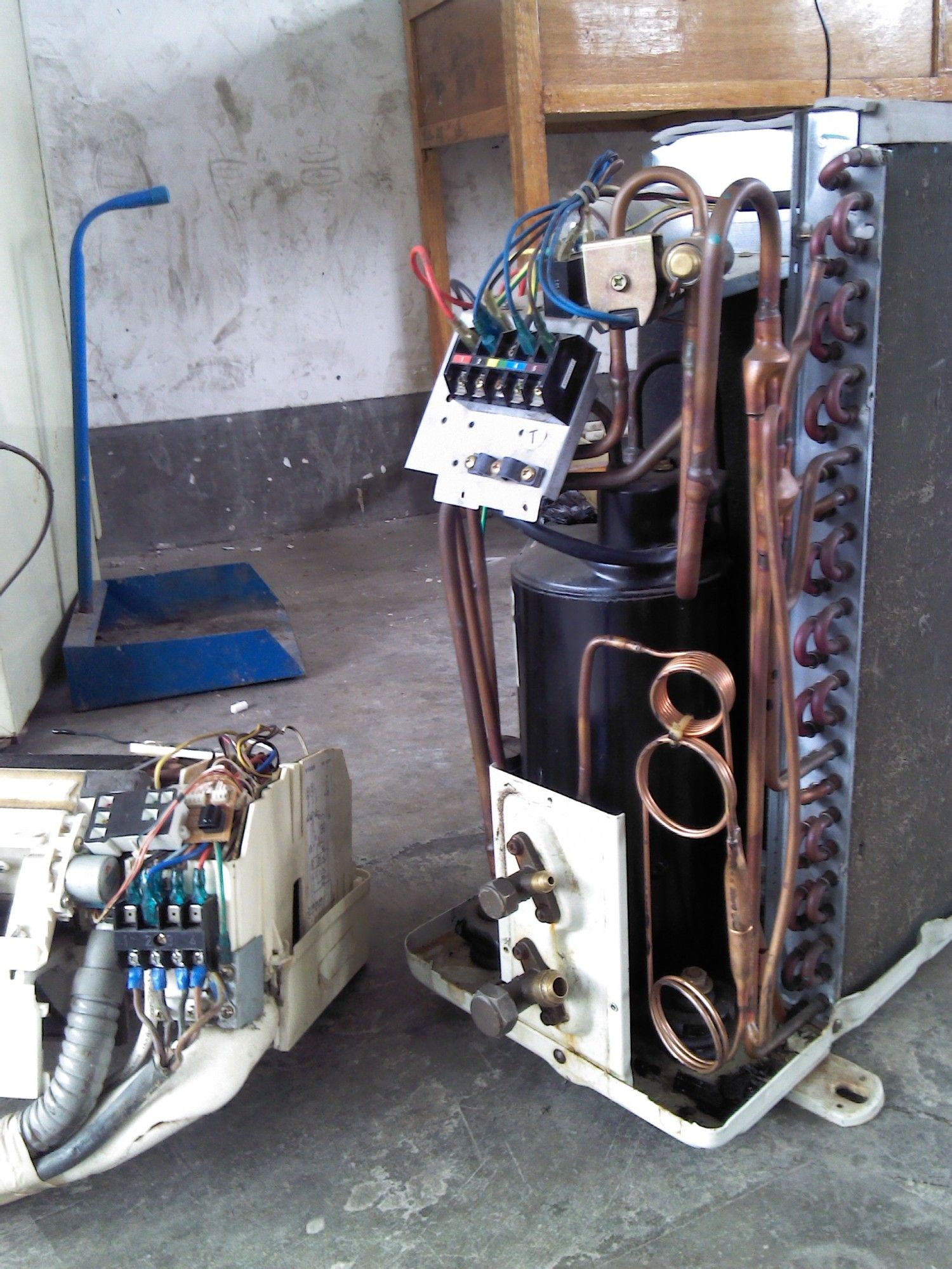 3. 连接氟压表