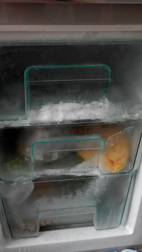 2. 过度存放食物