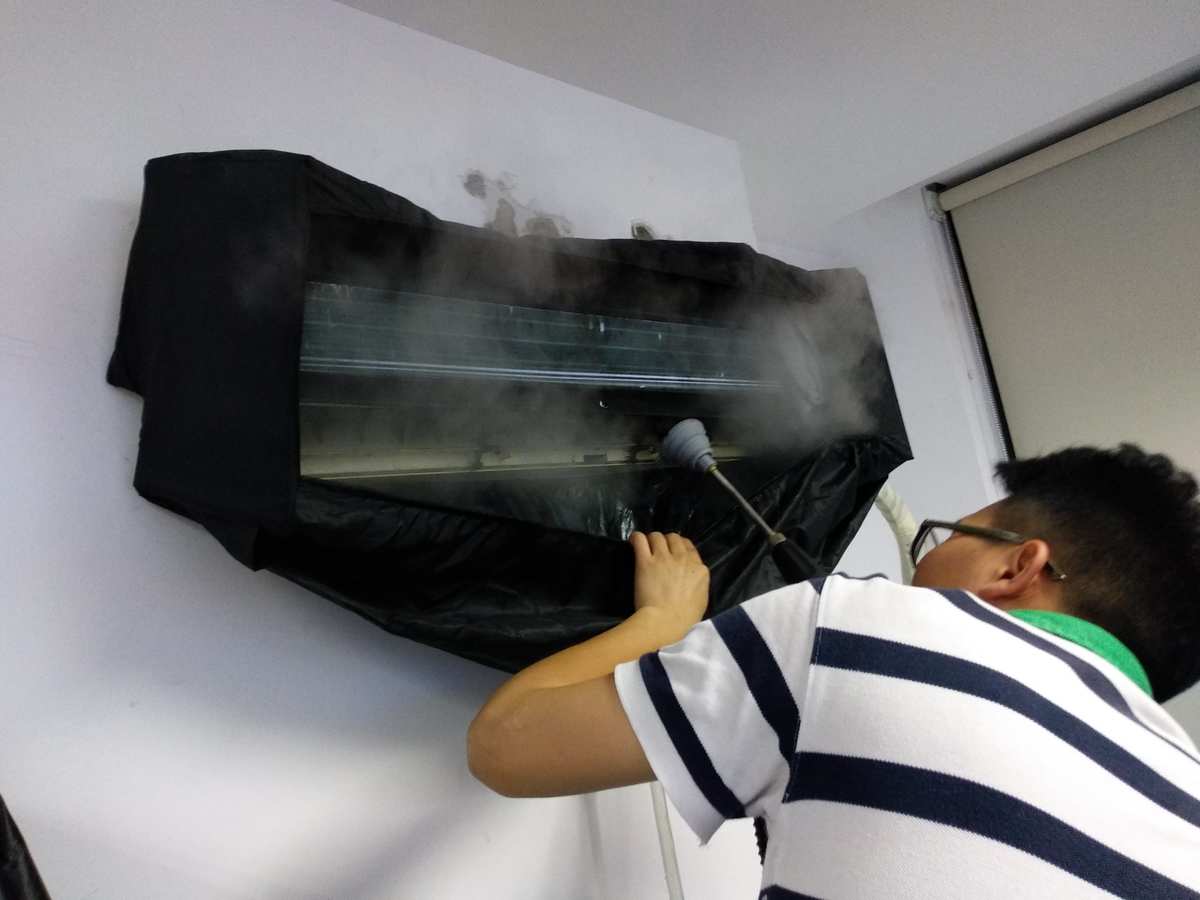 清洗空调过滤网