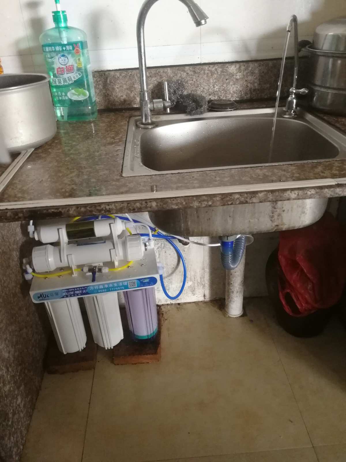 步骤三：净水器滤芯安装