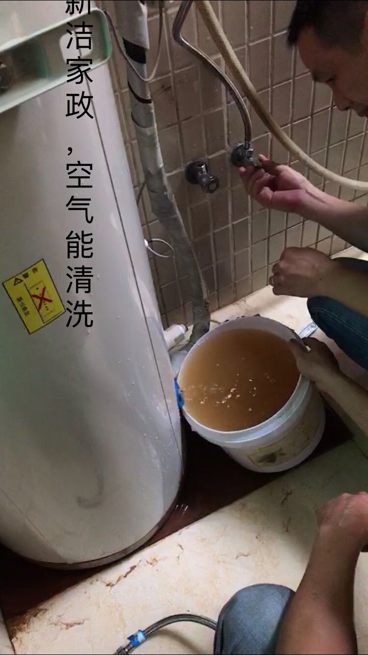 步骤二：打开排水阀