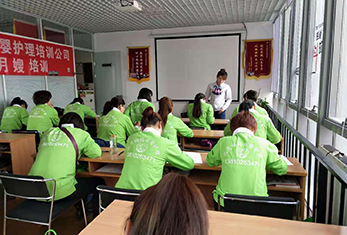 如何选择北京的正规月嫂培训机构
