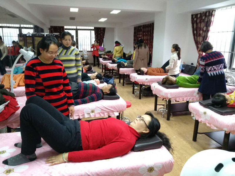学习月嫂技能的相关长尾词：
