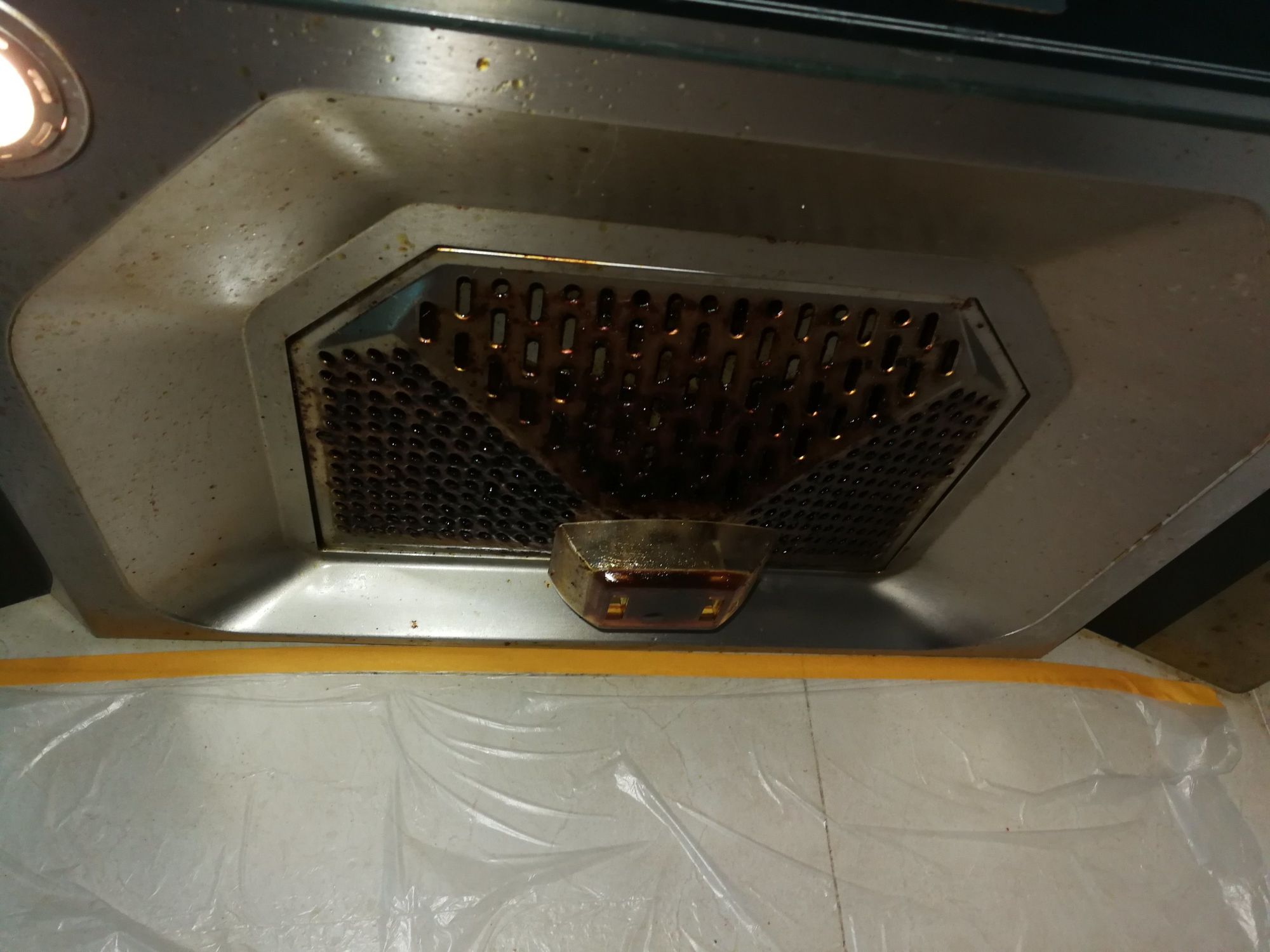 步骤三：清洗油网