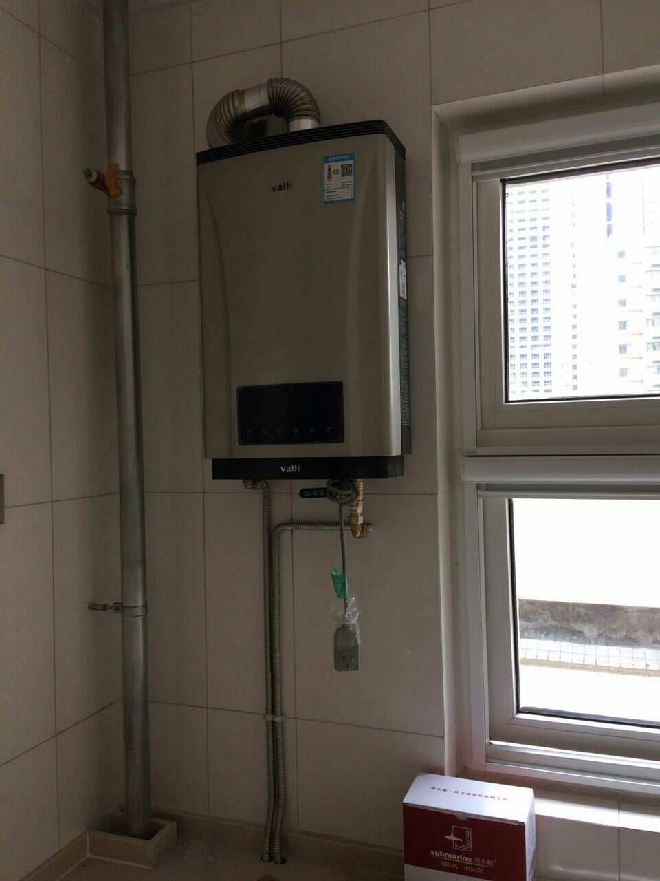 步骤三：连接水源和排水管道