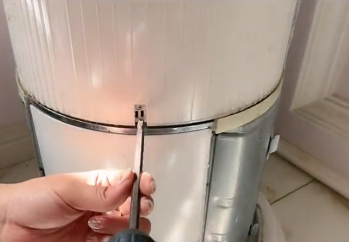 步骤一：断电与排水
