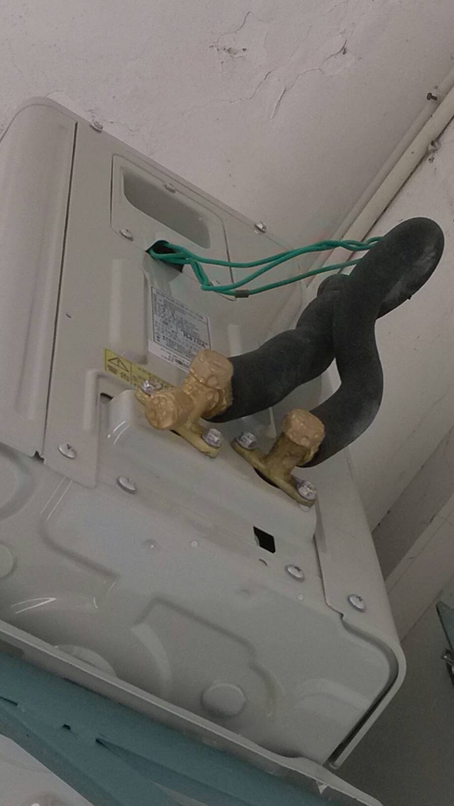 原因二：排水管连接不牢固