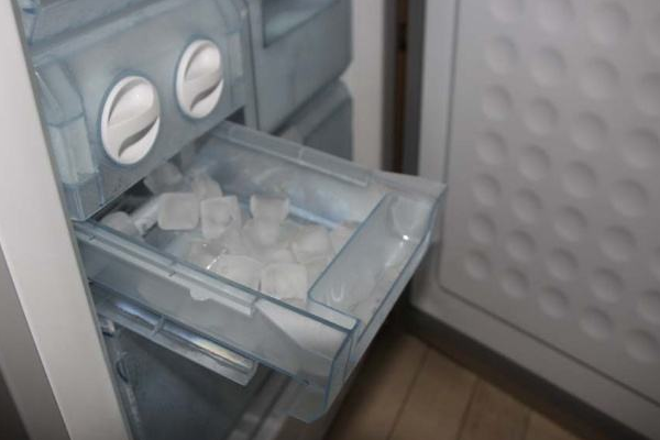 避免频繁开关冰箱门
