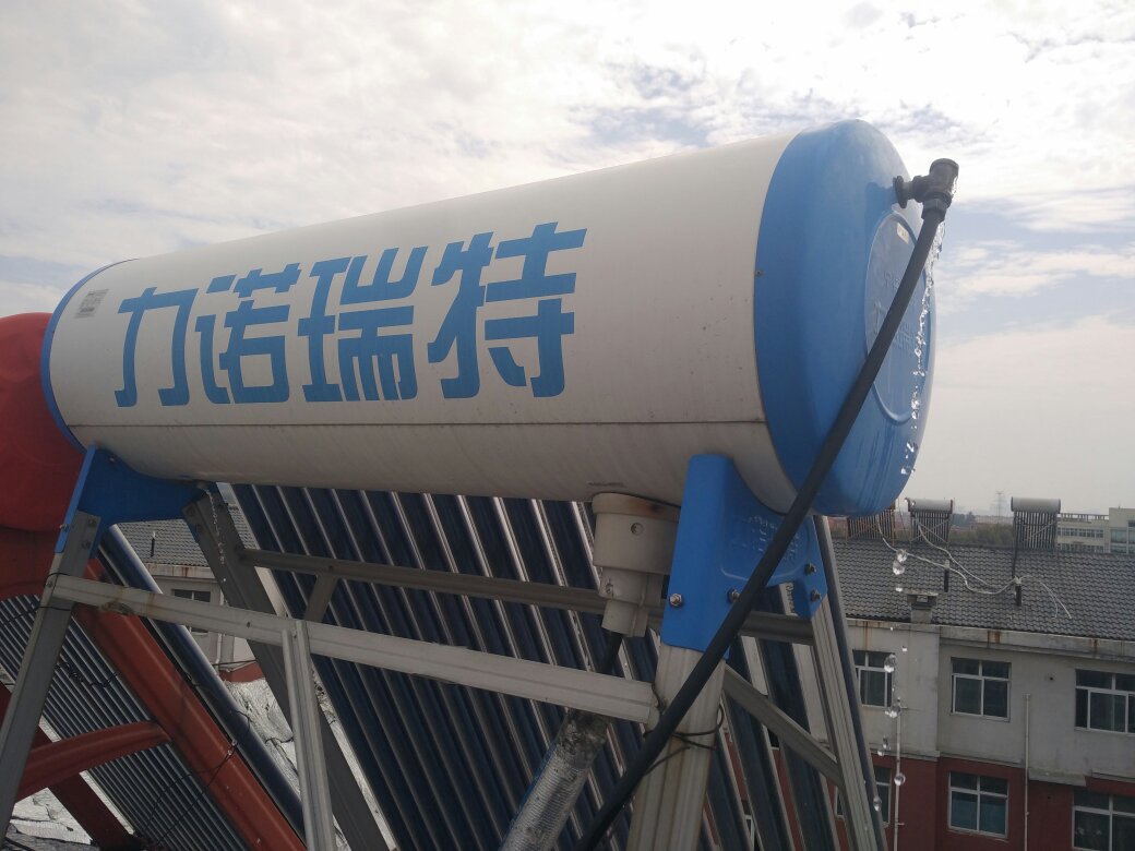 解决太阳能溢水口漏水的方法