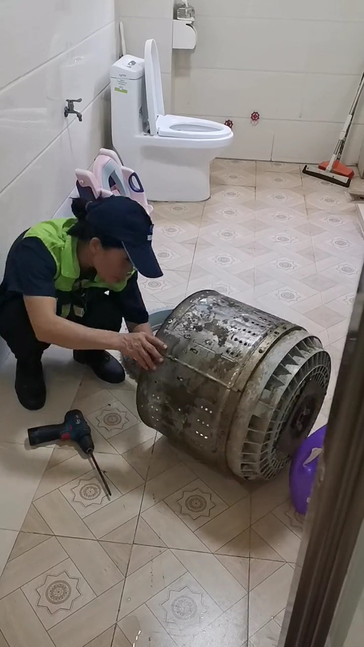 步骤三：清洁内部