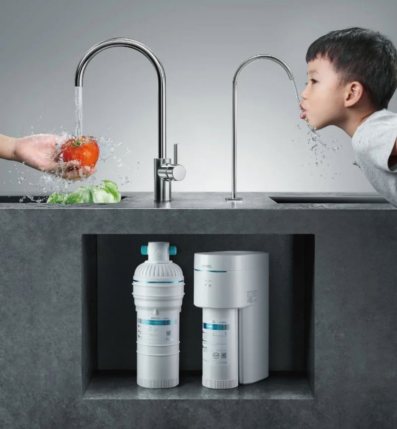 1. 依云净水器