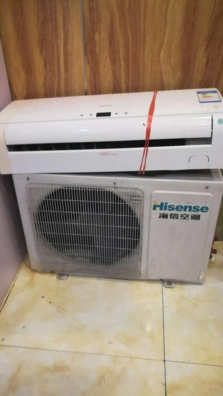 检查空调的冷凝水排放管
