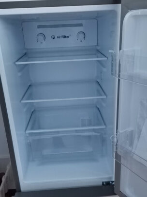 3. 定期清洁冰箱