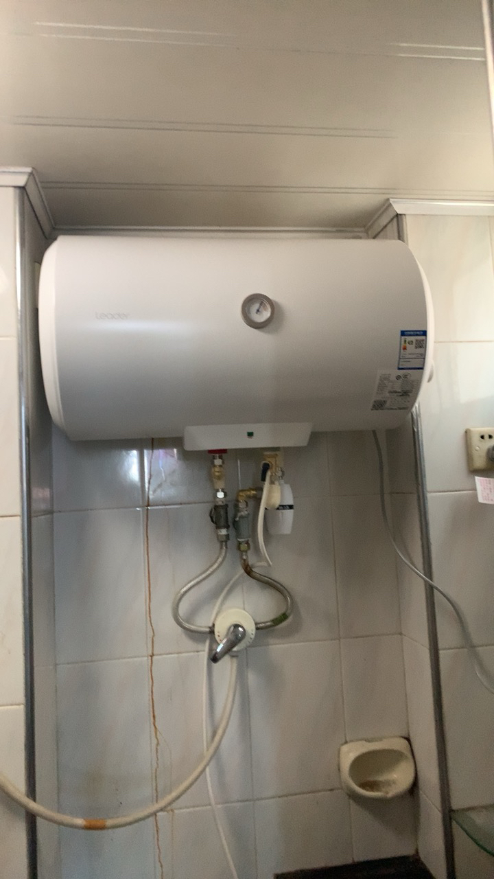 卫生间电热水器安装图片大全