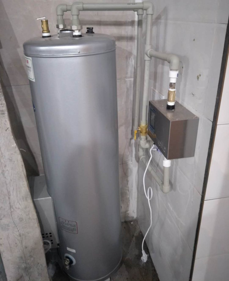 1. 调整热水器的温度
