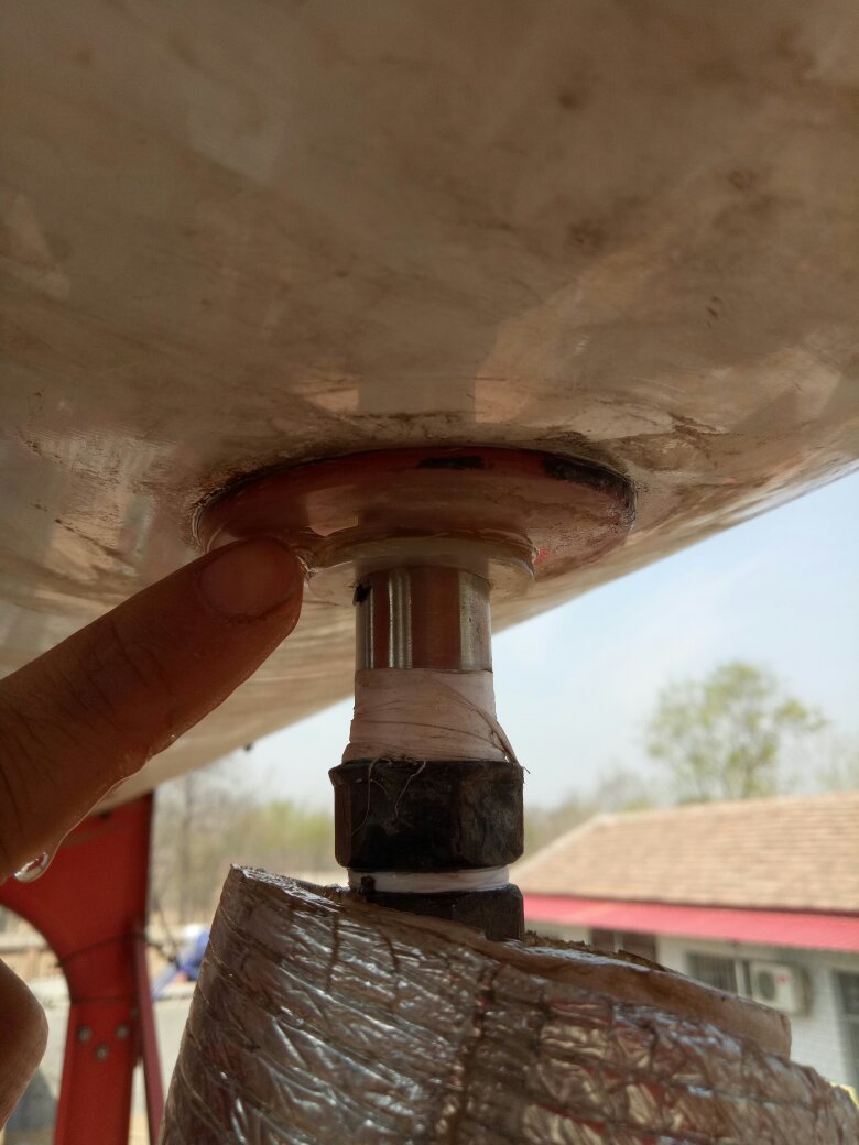 步骤三：安装水管