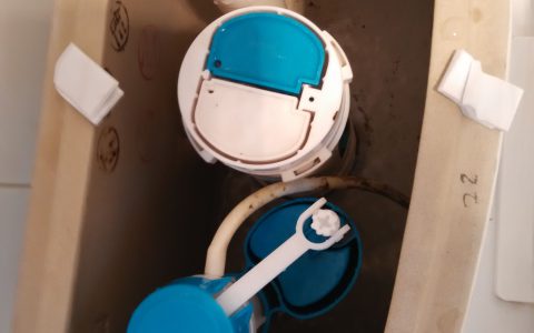 马桶水箱一直流水修理方法(马桶水箱漏水解决办法)