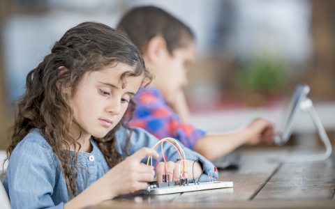 好动的孩子如何管教(让孩子更加乖巧的5个方法)