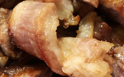 如何做好吃的香猪肉(美食达人必试的烹饪技巧)
