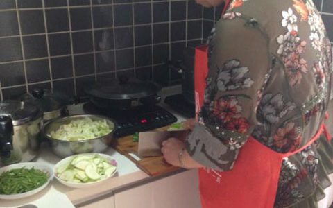 西安找个做饭的保姆多少钱(西安保姆做饭价格)